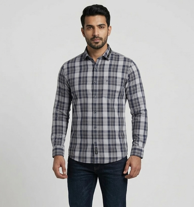 Men’s Classic Grey & Navy Plaid Slim-Fit Shirt (L)